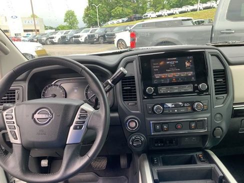 Used 2024 Nissan Titan SV w/ SV Convenience Package AWD/4WD image 25