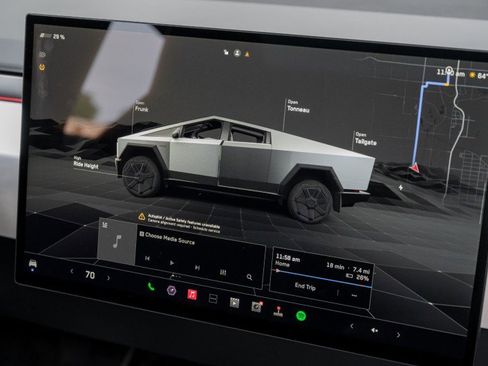 Used 2024 Tesla Cybertruck AWD Crew Cab image 22