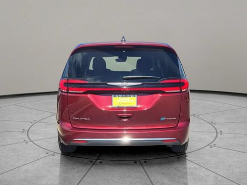 Used 2023 Chrysler Pacifica Touring-L FWD image 11