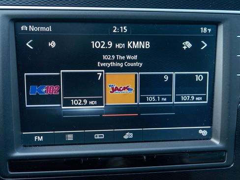 Used 2017 Volkswagen GTI SE image 16