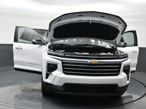 Used 2024 Chevrolet Traverse LT image 37