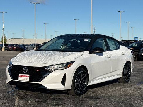 New 2025 Nissan Sentra SR image 2