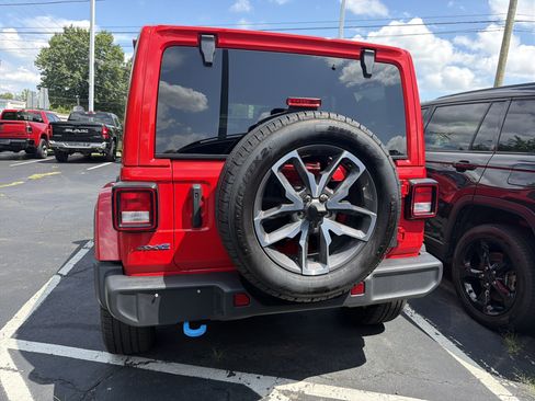 Certified 2024 Jeep Wrangler Unlimited w/ Convenience Group AWD/4WD image 6