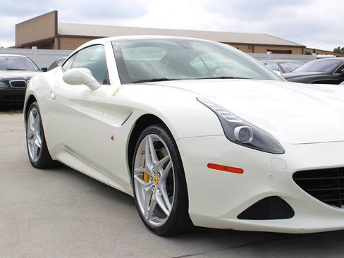 Used 2015 Ferrari California T image 19