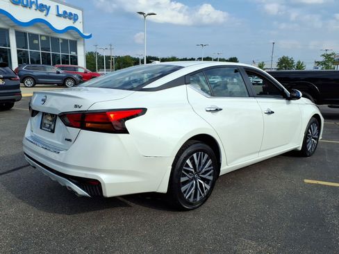 Used 2023 Nissan Altima 2.5 SV w/ SV Premium Package AWD/4WD image 11