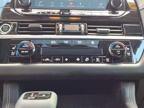 Used 2024 Nissan Pathfinder Platinum FWD image 26