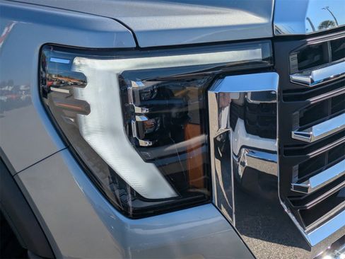 Used 2025 GMC Sierra 2500 SLT w/ SLT Convenience Package image 10