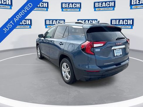 Used 2024 GMC Terrain SLE w/ Driver Convenience Package FWD image 6