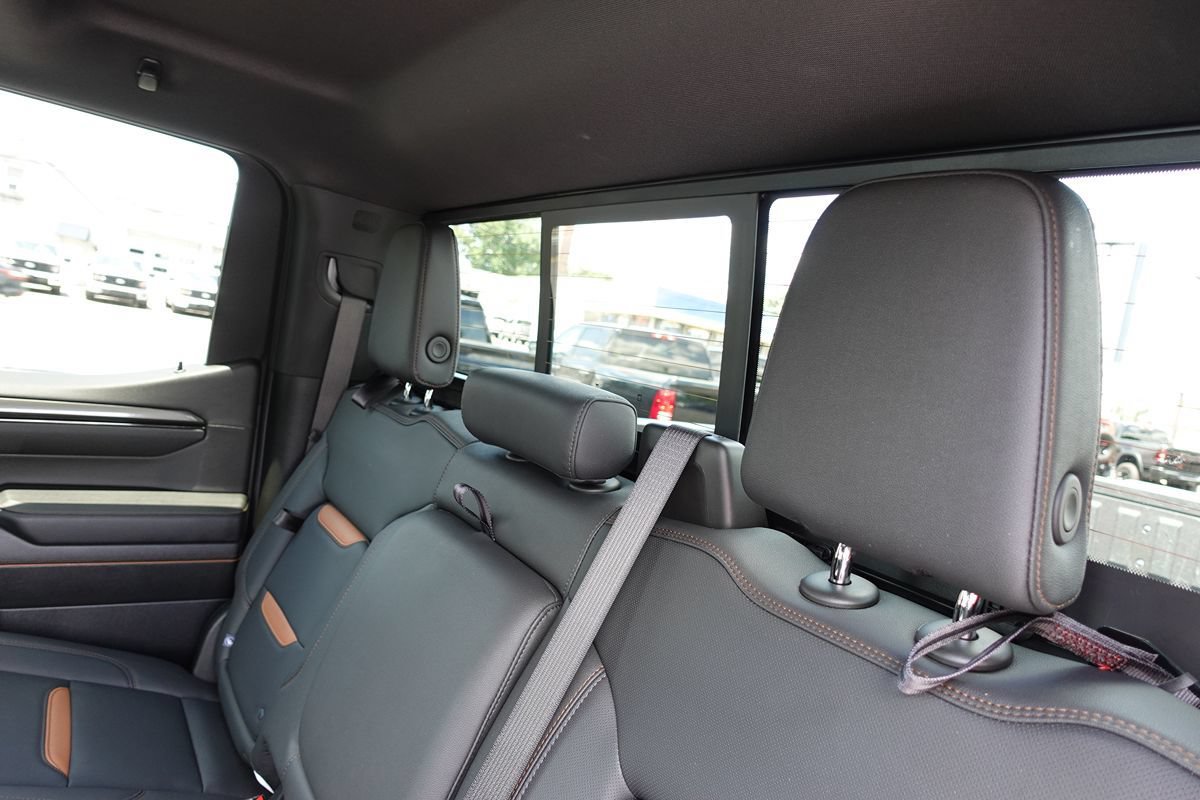 Used 2024 GMC Sierra 1500 AT4 w/ Technology Package AWD/4WD image 28