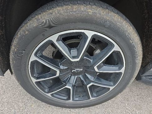 Used 2024 Chevrolet Suburban RST RWD image 10
