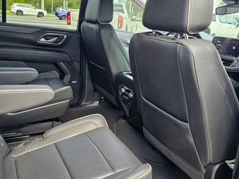Used 2023 GMC Yukon SLT w/ SLT Premium Package AWD/4WD image 29