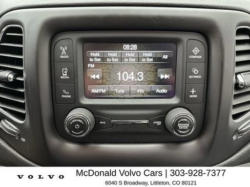 Used 2018 Jeep Compass Latitude w/ Safe & Security Group AWD/4WD image 16