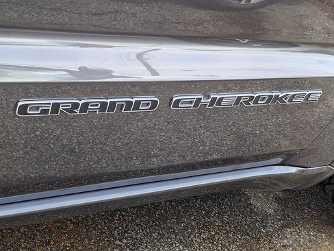 Used 2020 Jeep Grand Cherokee Overland image 30