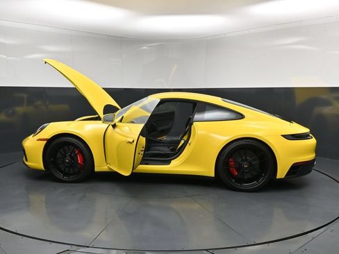 Used 2022 Porsche 911 Carrera GTS w/ Premium Package RWD image 32