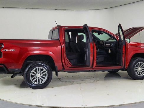 Used 2026 Chevrolet Colorado LT w/ LT Convenience Package image 12