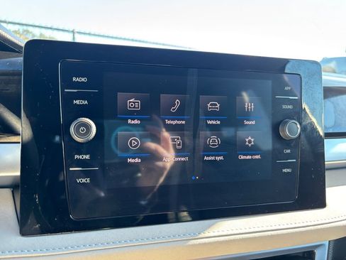 Used 2025 Volkswagen Taos SE image 36