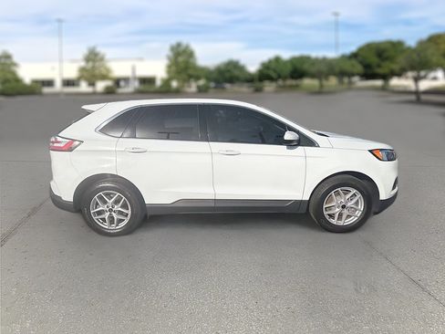 Used 2023 Ford Edge SEL AWD/4WD image 8