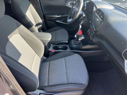 Used 2021 Kia Soul S image 24