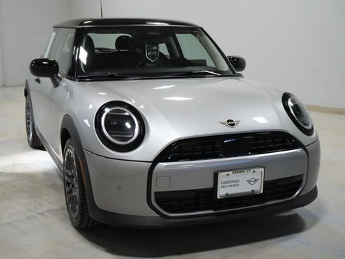 Used 2025 MINI Cooper 2-Door Hardtop image 12