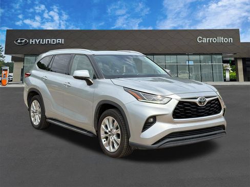 Used 2020 Toyota Highlander Limited FWD image 3