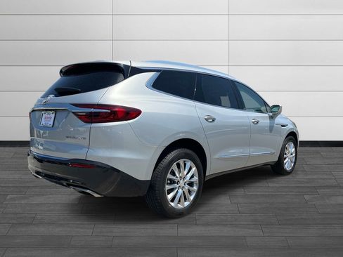 Used 2018 Buick Enclave Premium w/ Experience Buick Package FWD image 3