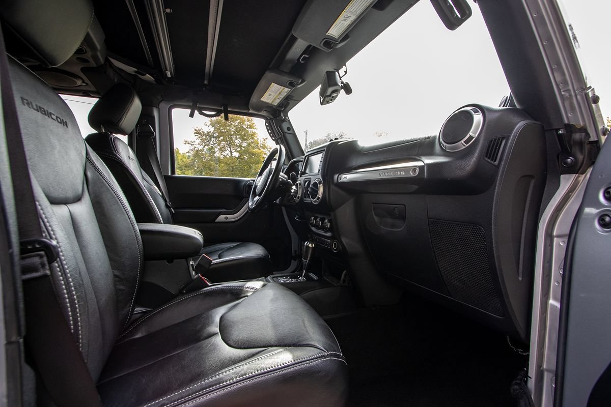 Used 2013 Jeep Wrangler Unlimited Rubicon w/ Connectivity Group AWD/4WD image 15
