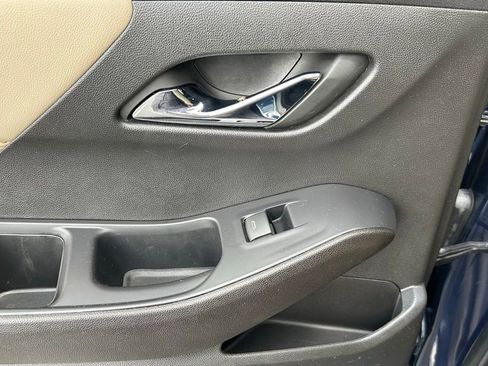 Used 2022 Chevrolet Traverse LS image 18