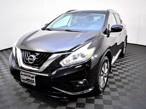 Used 2017 Nissan Murano SV image 2