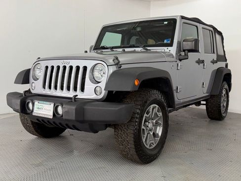 Used 2015 Jeep Wrangler Unlimited Rubicon w/ Connectivity Group AWD/4WD image 3