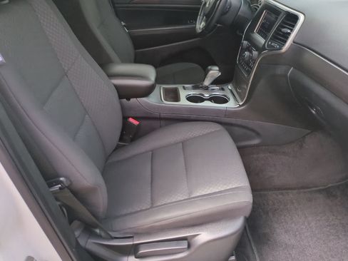 Used 2018 Jeep Grand Cherokee Laredo AWD/4WD image 21