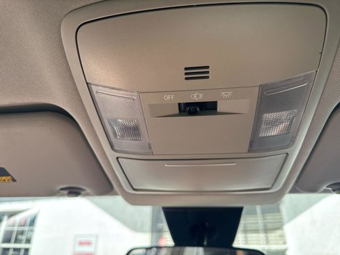 Used 2018 Toyota RAV4 LE FWD image 14
