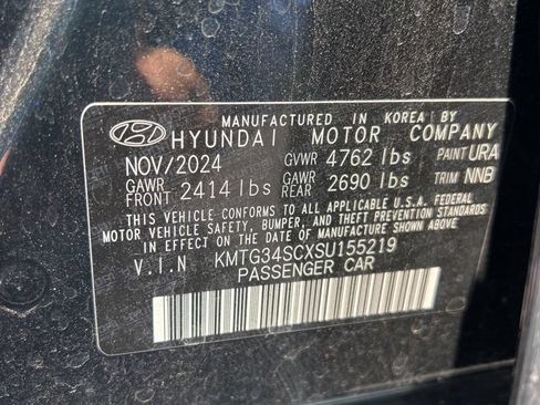 Used 2025 Genesis G70 2.5T RWD image 3