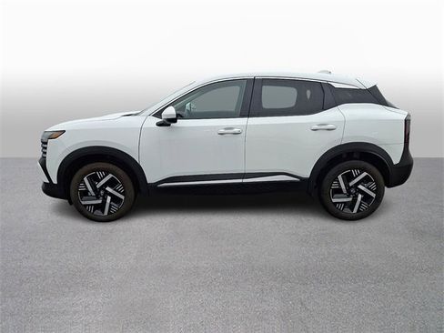 Used 2025 Nissan Kicks SV image 7