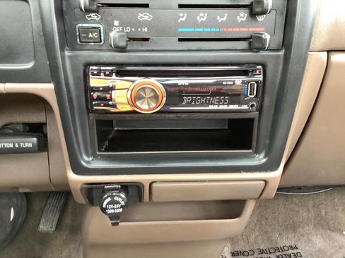 Used 1997 Toyota Tacoma 2WD Regular Cab image 29