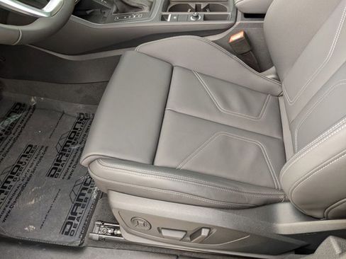 Used 2025 Audi Q3 2.0T Premium w/ Convenience Package image 4