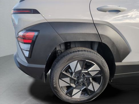 Used 2025 Hyundai Kona SEL image 12