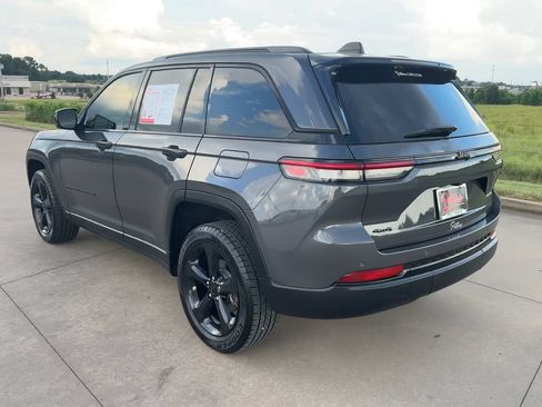 Used 2024 Jeep Grand Cherokee Altitude AWD/4WD image 7