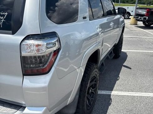 Used 2020 Toyota 4Runner SR5 Premium w/ Moonroof Package RWD image 5