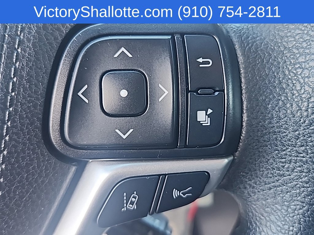 Used 2019 Toyota Highlander LE AWD/4WD image 12