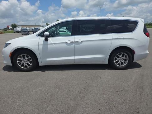 Used 2023 Chrysler Voyager LX image 6