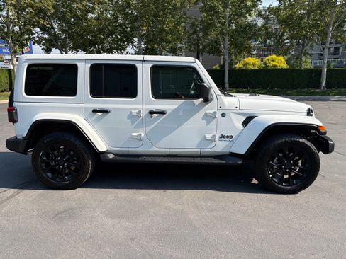 Used 2025 Jeep Wrangler Unlimited Sahara AWD/4WD image 7