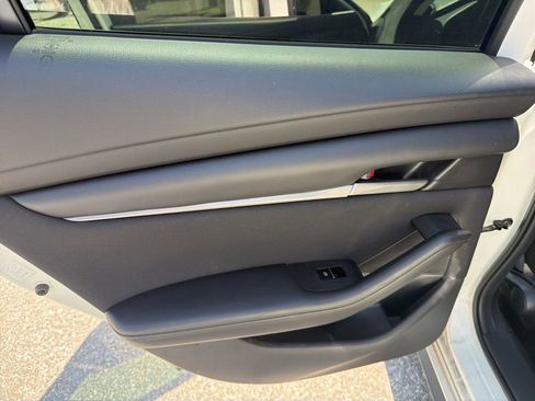 Used 2021 MAZDA MAZDA3 s image 11