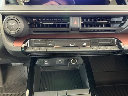 New 2025 Toyota Prius Plug-In Hybrid image 16