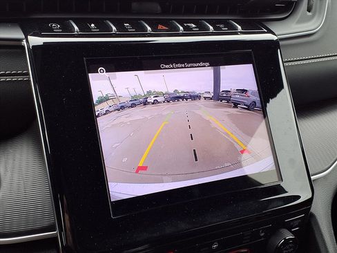 Used 2025 Jeep Grand Cherokee Altitude AWD/4WD image 5