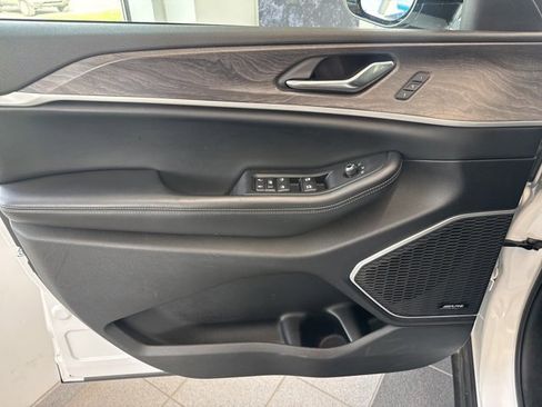 Used 2024 Jeep Grand Cherokee Limited 4xe image 22