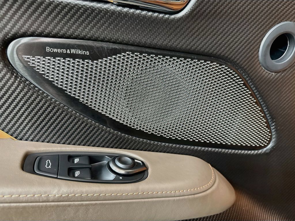 Used 2024 Aston Martin DB12 Coupe RWD image 21