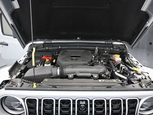 New 2024 Jeep Wrangler Unlimited Sahara w/ Technology Group image 28