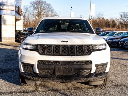 Used 2023 Jeep Grand Cherokee L Laredo image 2