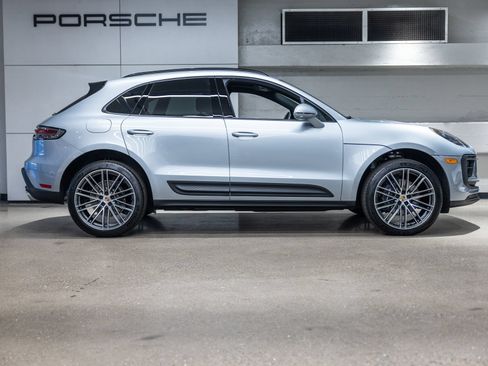 Certified 2026 Porsche Macan AWD/4WD image 8