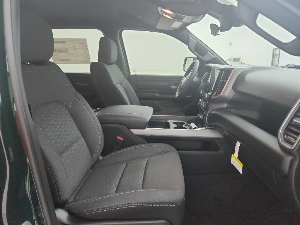 New 2026 RAM 1500 Express AWD/4WD image 29